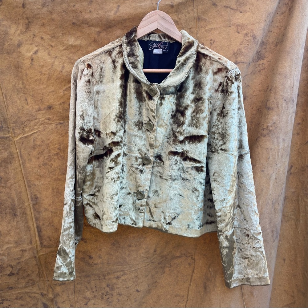 Stylish Velvet Jacket in Cream and Brown